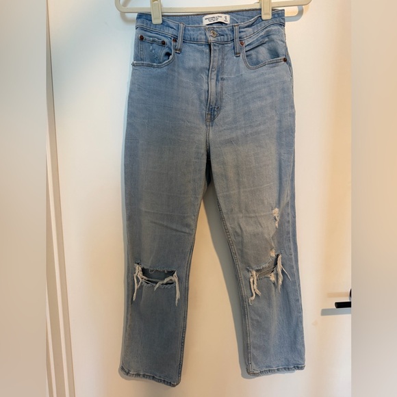 27 Short Abercrombie & Fitch Ultra High Rise ankle Jeans - Picture 3 of 6